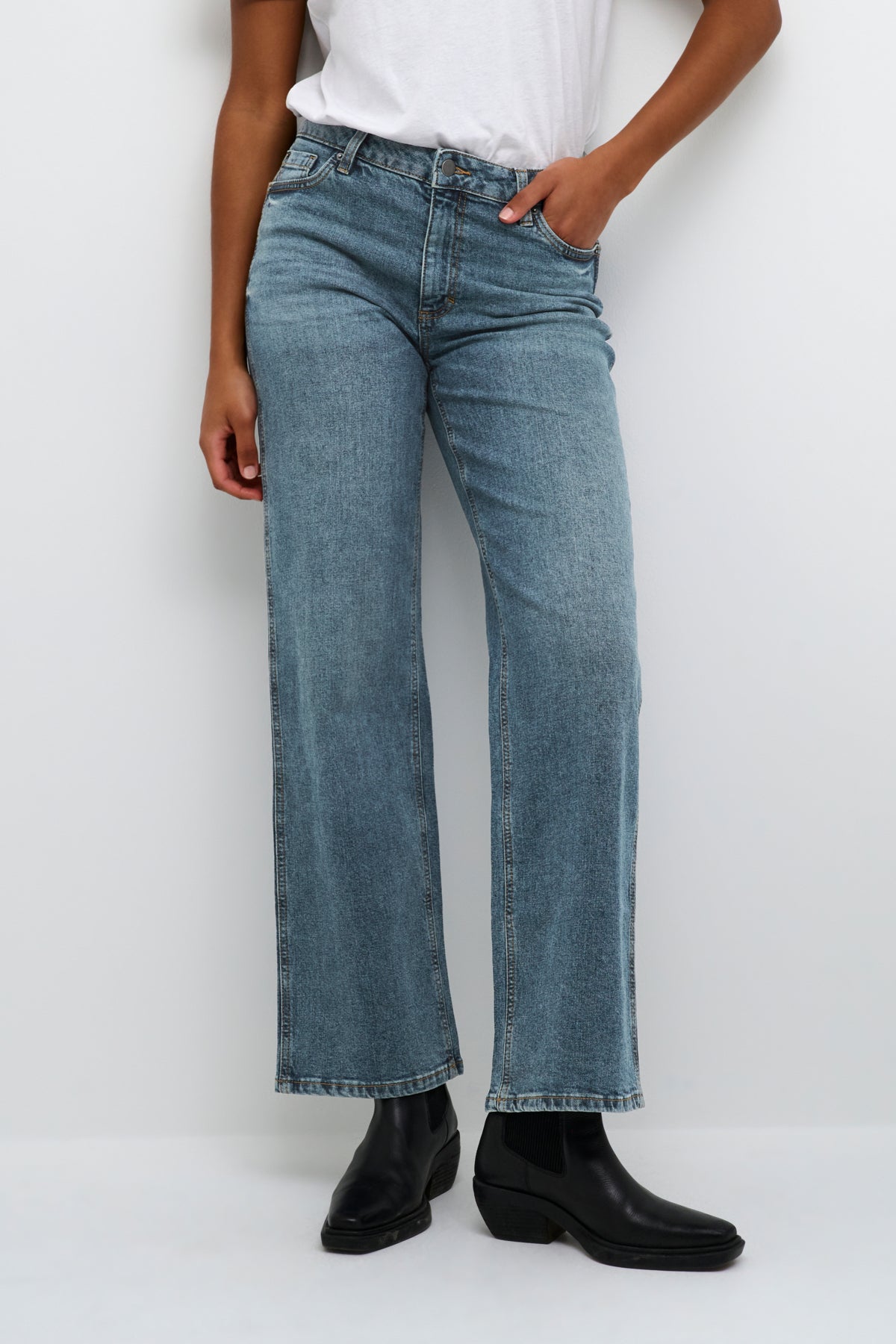 Dana Straight Jeans